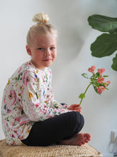 Lataa kuva Galleria-katseluun, Kotimainen lastenpaita laadukkaasta trikoosta.